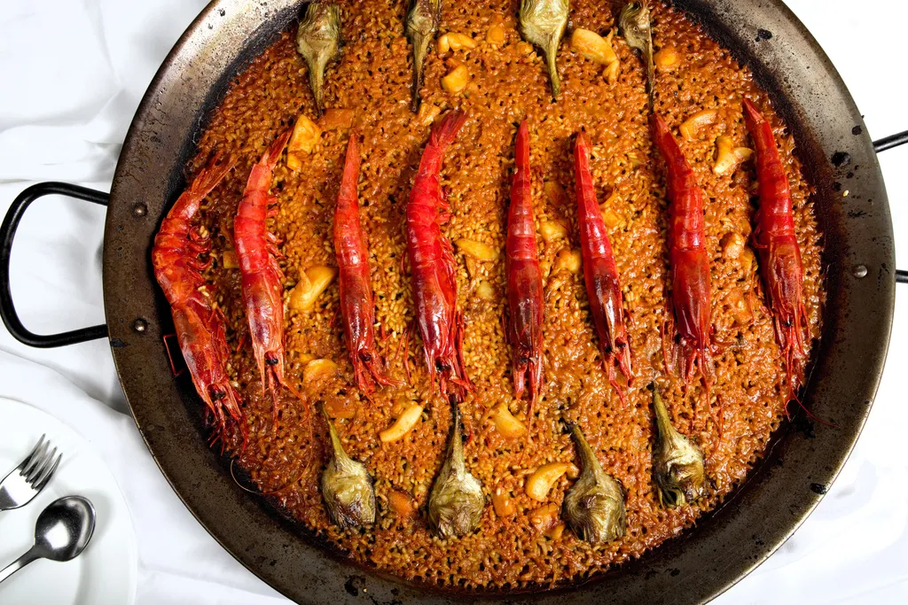 Paella carabineros y alcachofas